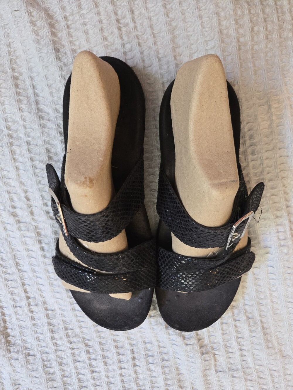 Vionic Textured Black Women's Strappy Slide Sandals. Size 8